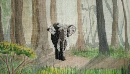 Картина с элементами вышивки. Слон в лесу.